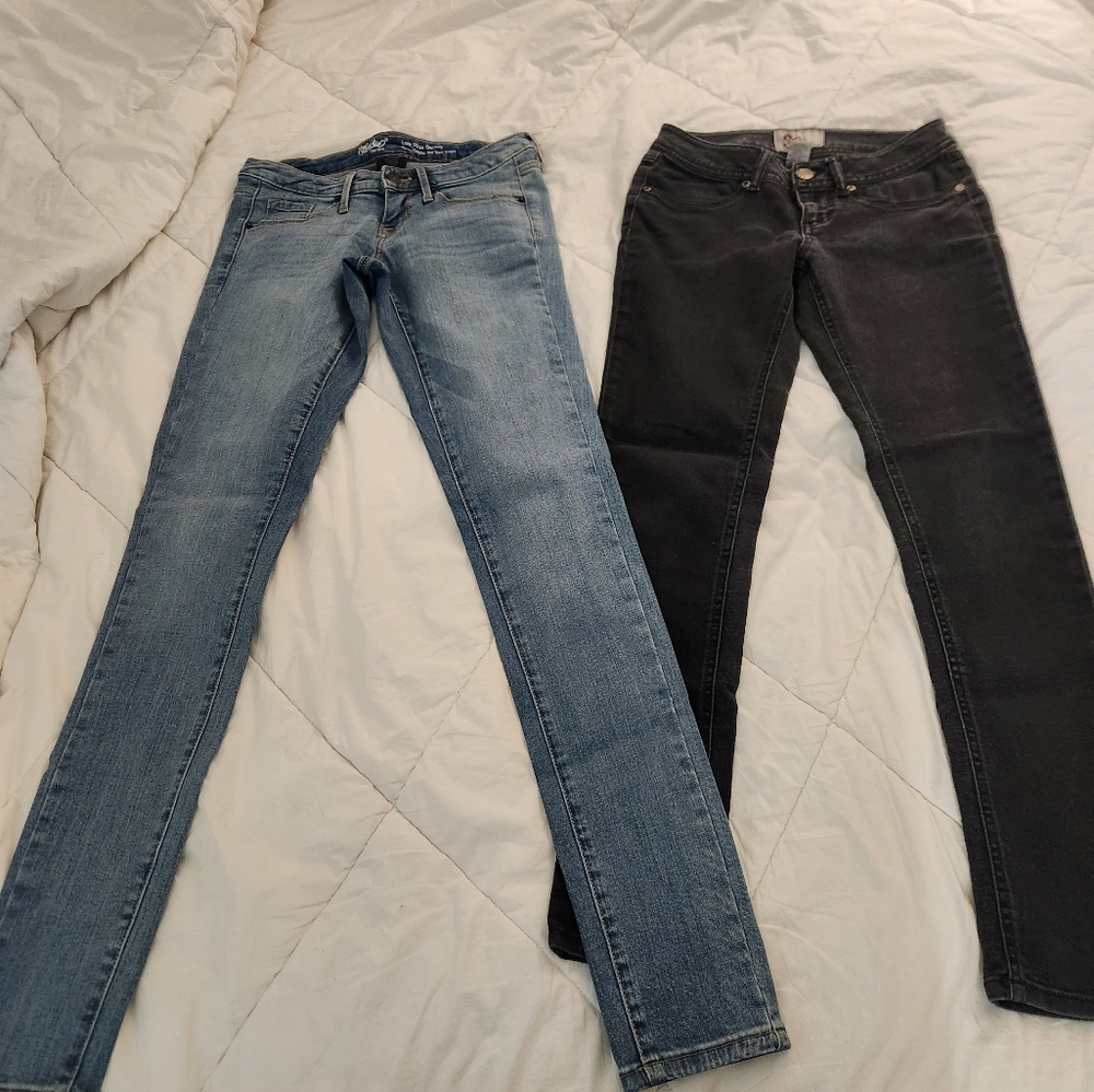 2 pairs of Skinny jeans